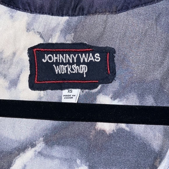 Johnny was MOONLIGHT TIE DYE V-NECK BLOUSE - Picture 7 of 10